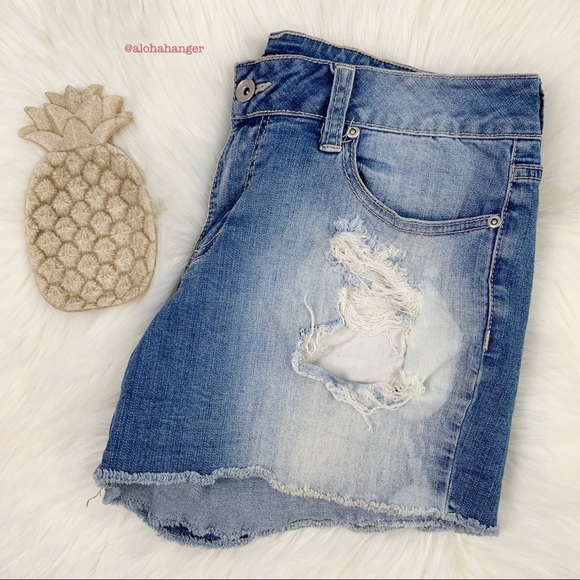 Lovesick Sz. 9 Thick Stretchy Distressed Jean Shorts EUC! - Picture 5 of 5